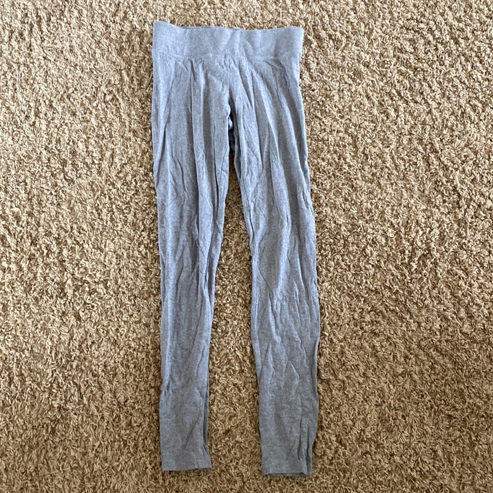 Light gray leggings